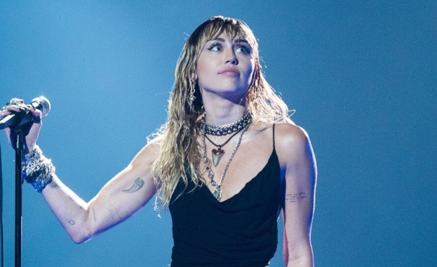 Поп звездата Майли Сайръс разкри че миналата година е трябвало