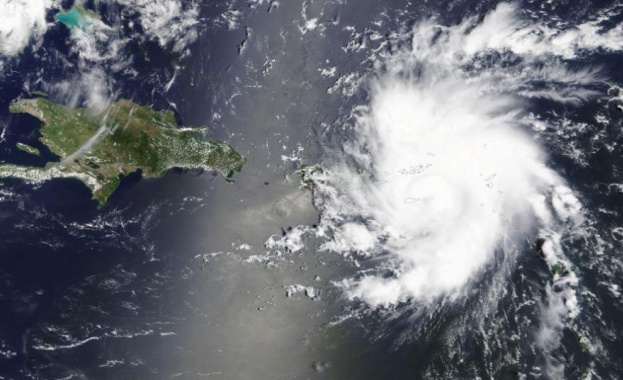 Ураганът Дориан продължава да набира сила