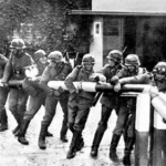 На 1 септември 1939 г. 04.45 ч.: Немски войници нахлуват в Полша. Започва Втората световна война