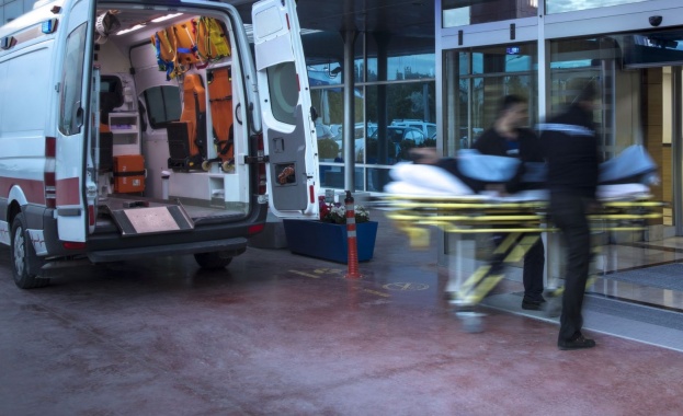 Осем души остават в болница след тежката катастрофа на АМ "Хемус" 
