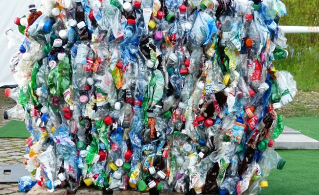 В помощ на природата: Билет срещу пластмаса