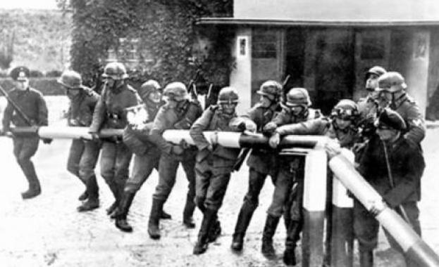 На 1 септември 1939 г. 04.45 ч.: Немски войници нахлуват в Полша. Започва Втората световна война