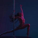 Роботи ще танцуват на пилон във френски нощен клуб