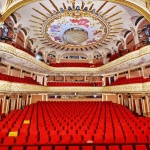 Народният театър аплодира медиците на първа линия със спектакъл