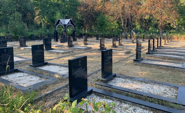Млади сънародници с подкрепата на Россотрудничество се грижат за руските мемориални гробища в София