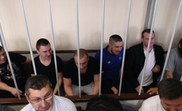 Русия освободи украинския режисьор Олег Сенцов и 24-мата моряци