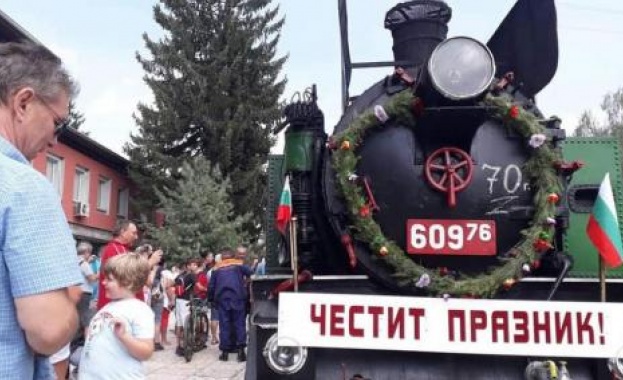 70-годишен парен локомотив пристигна в Септември и Велинград