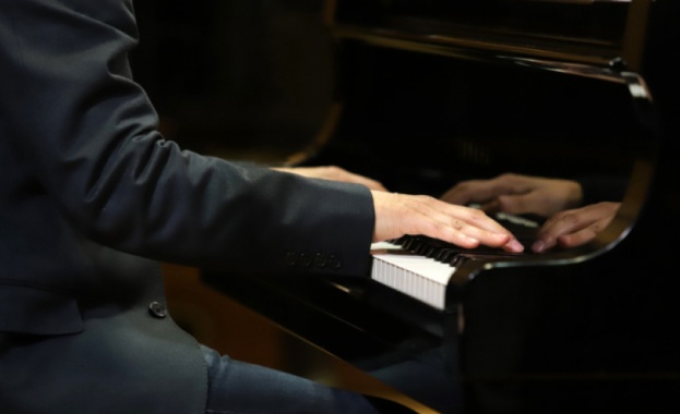 Емануил Иванов е големият победител в Международния конкурс за пианисти "Феручо Бузони"