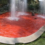 По повод 9 септември: Оцветиха в червено фонтан в центъра на София