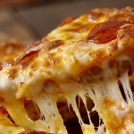 89-годишен доставчик на пица получи 12 000 долара бакшиш