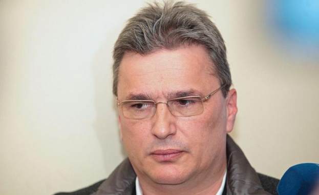 Цветан Василев източил от КТБ 9,7 млн евро през фирма на подставено лице за кораб фантом 