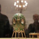 Елтън Джон има повече яйца на Фаберже от Кремъл