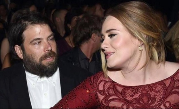 Адел и бившият ѝ съпруг Саймън Конеки са се споразумели