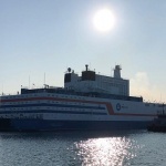 Първият плаващ енергоблок в света бе поставен на кей в руския град Певек