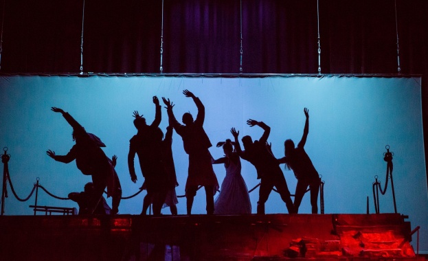 Младежкият театър открива сезона с премиера на „По-полека“ – представление по песните на Стефан Вълдобрев