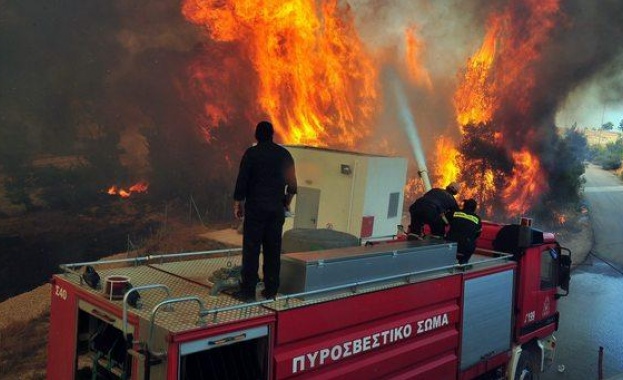  Голям пожар е избухнал на остров Закинтос 