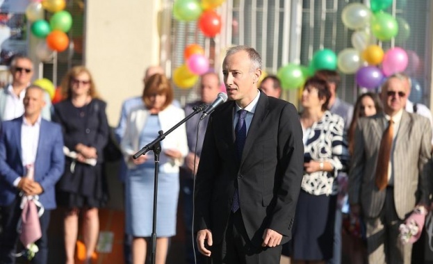 Министър Вълчев: Днес е най-празничният ден 