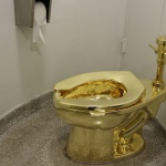 Арестуваха втори заподозрян за кражба на златната тоалетна на Чърчил