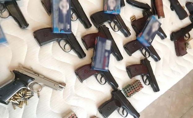 Заловиха престъпна група изпращала оръжие и хероин в Англия