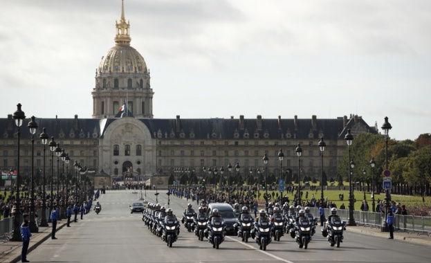 Франция се прости с Жак Ширак, политици и звезди дойдоха на погребението