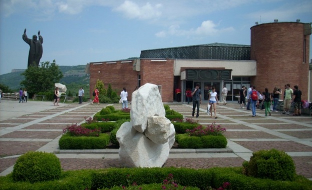 Великотърновският университет Св св Кирил и Методий вкарва