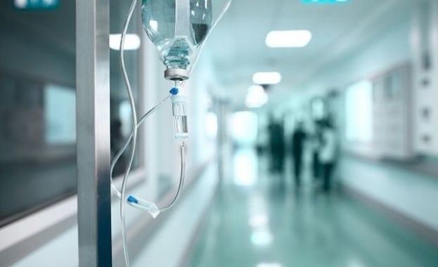 Проверка в 3 болници заради починало дете
