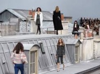 Chanel ни качи на парижките покриви