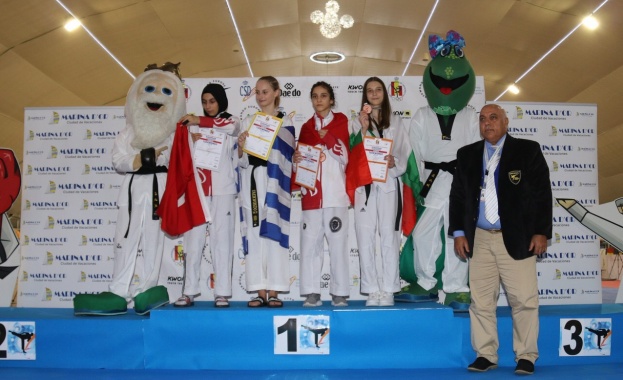 Александра Георгиева с бронзов медал от европейско първенство за кадети