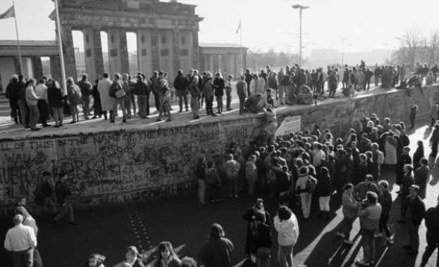 Das Erste: За руснаците падането на Берлинската стена се превърна от триумф на «свободата» в унижение
