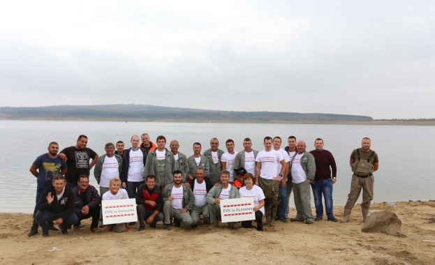 EVN България проведе доброволческа акция за почистване и зарибяване на язовир „Пясъчник“