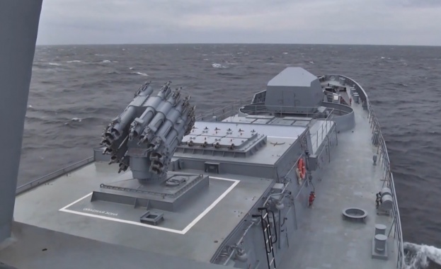 Русия изстреля крилата ракета от подводница в Черно море (видео)