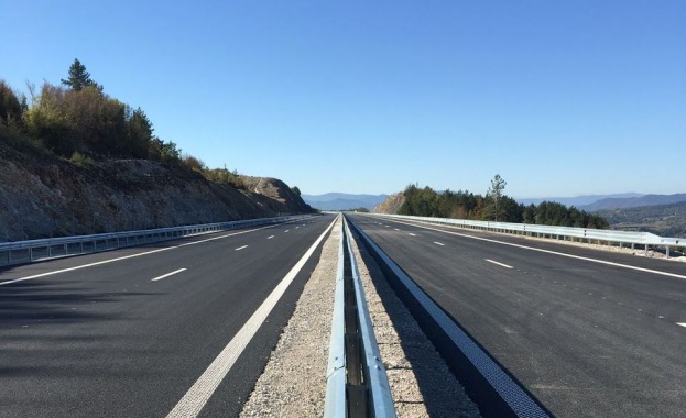 Утре се пуска движението по новия 9,3 км участък от АМ „Хемус“ в посока Варна (снимки)