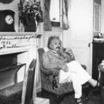 На 11 октомври 1939 г. Айнщайн описва в писмо до Рузвелт възможността да бъде произведена атомна бомба