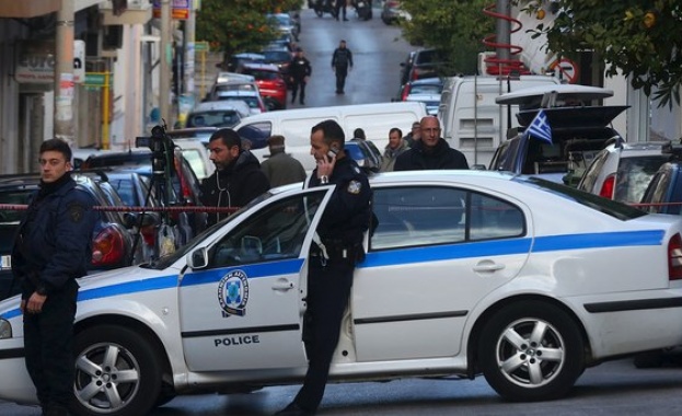 Задържаха в Гърция автомобил с българска регистрация с 20 нелегални мигранти