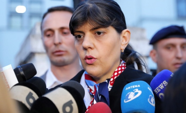 По покана на министър председателя Кирил Петков на посещение в София