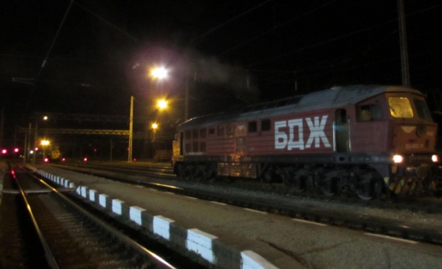 Локомотив се блъсна във влекач на гара Каспичан, има пострадали