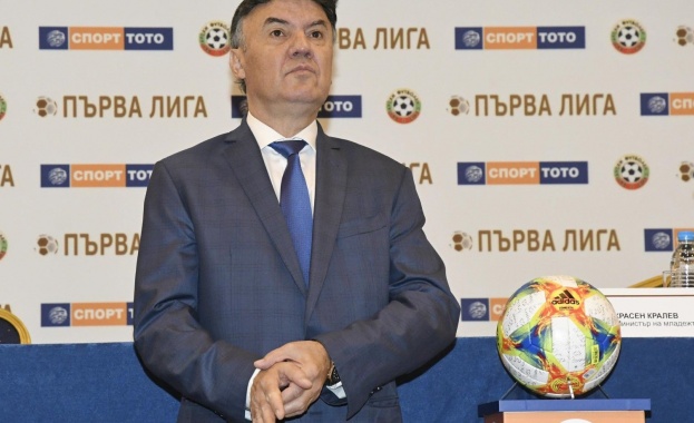 Михайлов обявява решение за оставката в петък