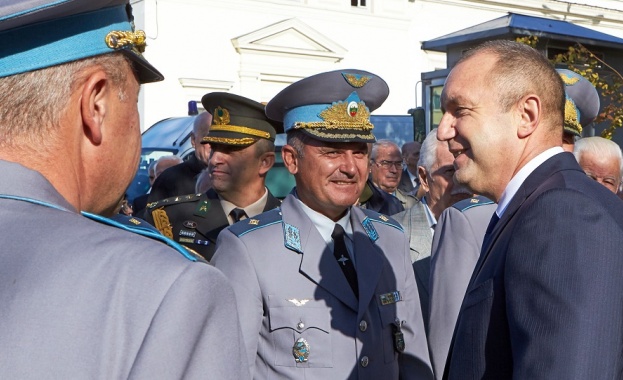 Румен Радев: Българските военновъздушни сили са носител на гордостта и идеалите на нацията (СНИМКИ)