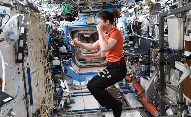 НАСА изтегли по-рано планираното излизане на жени в космоса