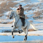 Ким Чен Ун изкачи на бял кон планината Пекту (СНИМКИ)