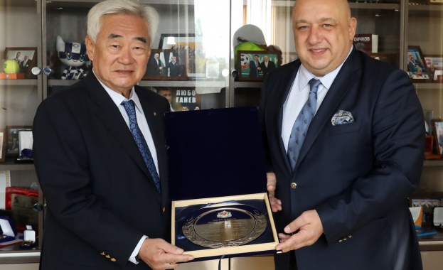 Министър Кралев се срещна с президента на световното таекуондо (СНИМКИ)