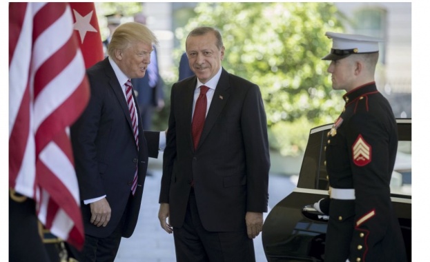 Тръмп е писал на Ердоган с молба да не „бъде глупак“ с операцията в Сирия