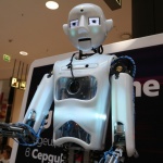 Специалисти научиха „незрящ“ робот да изкачва стълби 