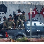 Турците и кюрдите са "две хлапета", които имаха нужда "да се поступат"