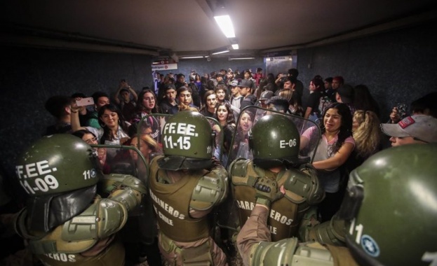 Извънредно положение в чилийската столица заради протести (видео)
