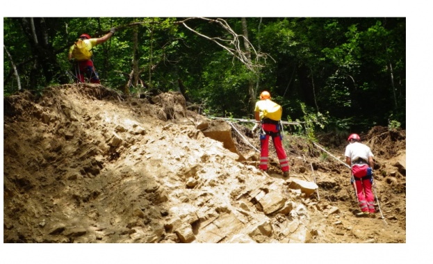 Трима планински служители са оказали съдействие на изгубени туристи в