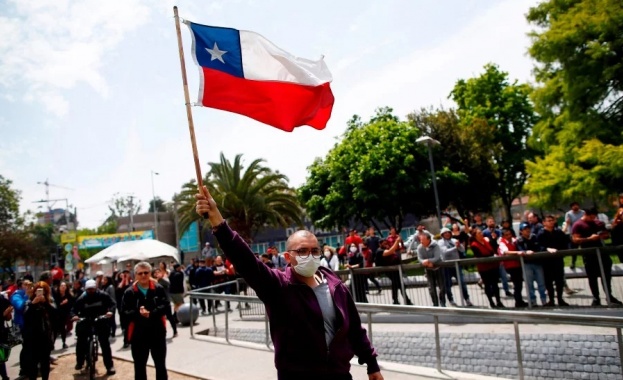 Протестите в Сантяго взеха жертви, метрото няма да работи днес (СНИМКИ)