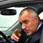 Аз съм недоверчив и уикенда се качвам на колата, и си обикалям по строежите