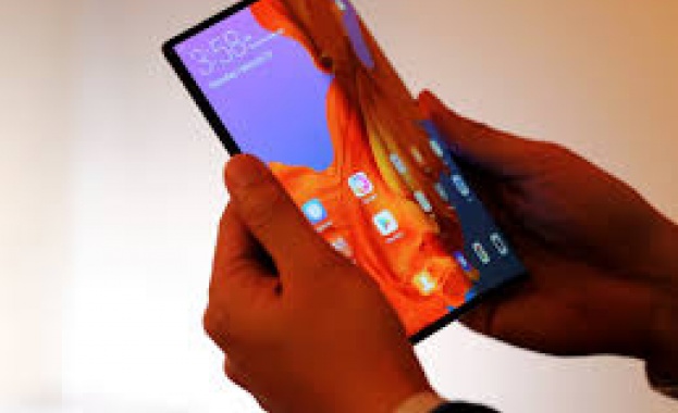 Huawei представи своя дългоочакван сгъваем 5G смартфон