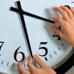 В деня на местните избори преминаваме към зимно време, връщаме стрелките назад 